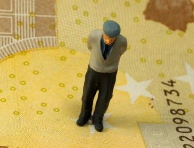 Μόνο ηλεκτρονικά πλέον οι αιτήσεις για τις μειώσεις των συντάξεων στον ΕΦΚΑ